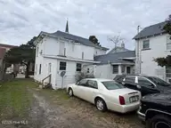 106 N 9th Street, Morehead City, NC 28557 — 6-bedroom home, Morehead City, NC, photo 3 of 32: IMG_5546