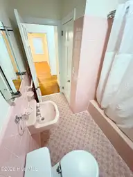 802 Forest Hill Circle, Greenville, NC 27858 — 3-bedroom home in University, Greenville, NC, photo 19 of 31: Bathroom 2 2