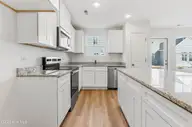 61 W Pioneer Way 108, Hampstead, NC 28443 — 3-bedroom townhome in Brookfield Branch, Hampstead, NC, photo 9 of 28