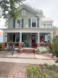 428 E 2nd Street, Washington, NC 27889 — 4-bedroom home in Historic District, Washington, NC, photo 1 of 27: ext front
