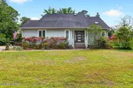 312 Channel Run Drive, New Bern, NC 28562 — 3-bedroom waterfront home in River Bend, New Bern, NC, photo 2 of 33