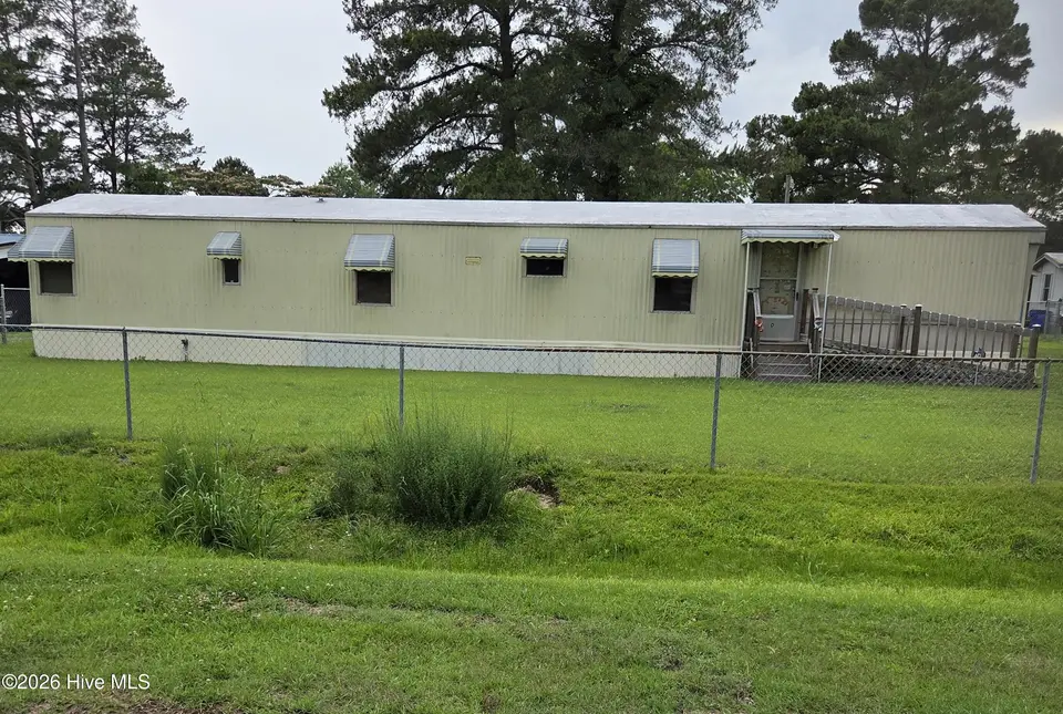 708 Elma Drive, Kinston, NC 28501 — manufactured home, Kinston, NC, photo 1 of 12: Front view