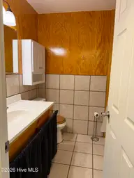 103 Bridle Path Road, Goldsboro, NC 27534 — 3-bedroom home in Anderwood, Goldsboro, NC, photo 8 of 21: Hall Bath