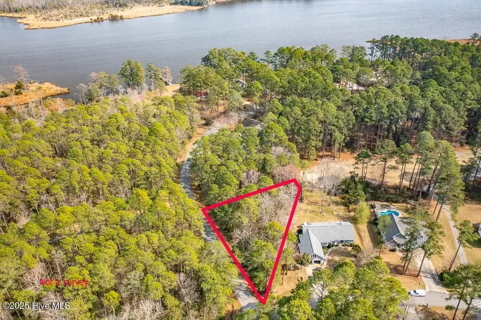 900 Crooked Creek Drive, New Bern, NC 28560 — lot in Fairfield Harbour, New Bern, NC, photo 1 of 15: tempImagergEGsB