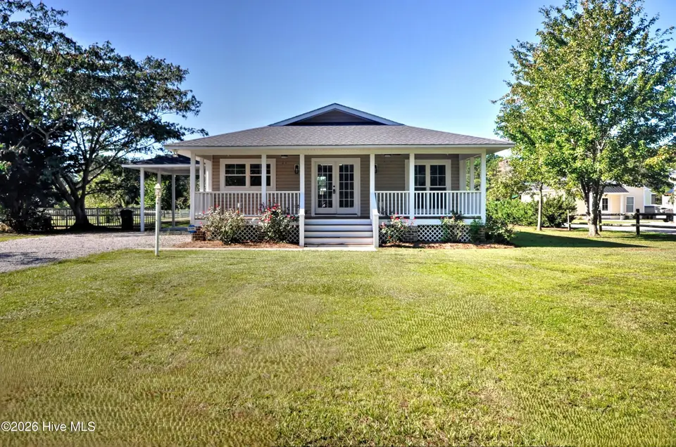 261 Green Bay Road NW, Ocean Isle Beach, NC 28469 — 3-bedroom home, Ocean Isle Beach, NC, photo 1 of 35