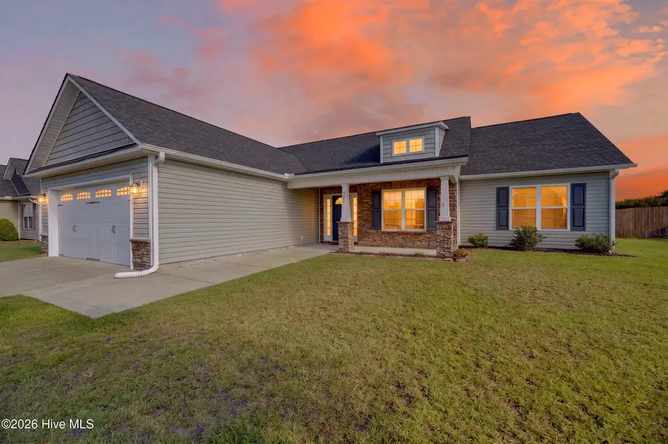 425 Meadowlark Drive, Winterville, NC 28590 — 3-bedroom home in Mellon Downs, Winterville, NC, photo 1 of 31: 008_DSC_5751#twilight