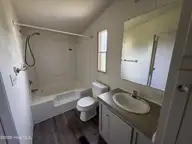 907 Kontiki Court, Hampstead, NC 28443 — 2-bedroom manufactured home in Topsail Greens, Hampstead, NC, photo 10 of 12