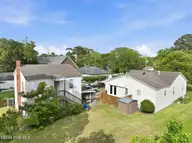 113 Circle Drive, Beaufort, NC 28516 — 3-bedroom waterfront home, Beaufort, NC, photo 6 of 50: 6-web-or-mls-113 Circle Dr 006