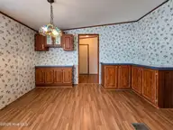 107 Bluebird Drive, Elizabeth City, NC 27909 — 3-bedroom manufactured home in Halls Creek Village, Elizabeth City, NC, photo 7 of 21: Dining