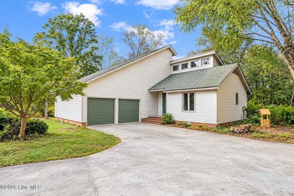 105 Pinehaven Court, Goldsboro, NC 27534 — 3-bedroom home in Pinemont, Goldsboro, NC, photo 1 of 33: 105 PINEHAVEN CT