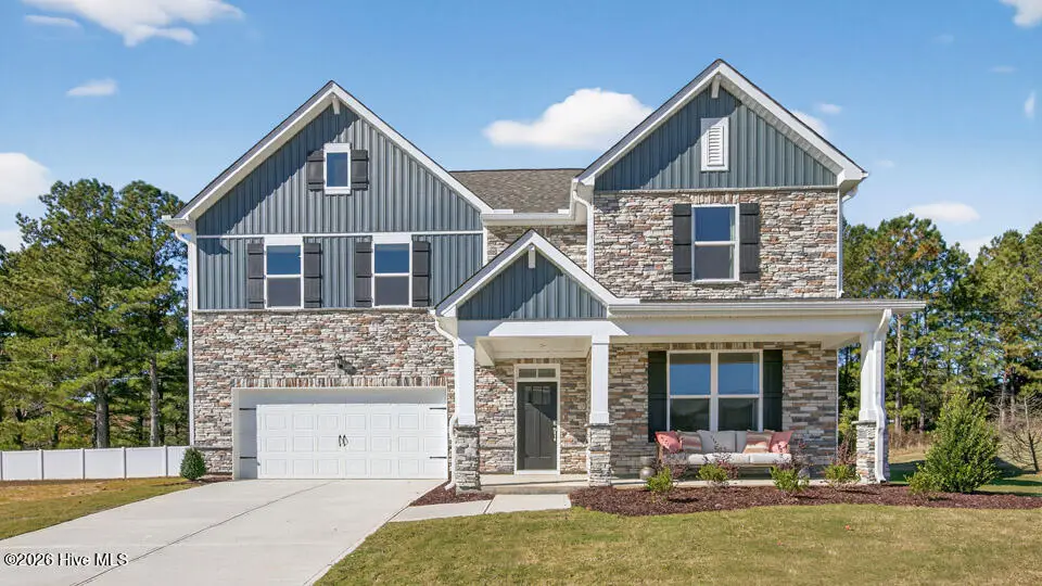 1013 Martin Farms Boulevard, Aberdeen, NC 28315 — 5-bedroom home in Martin Farms, Aberdeen, NC, photo 1 of 34: Hartwell C