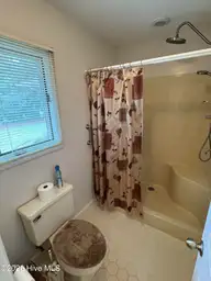 515 Fairway Drive W, Sunset Beach, NC 28468 — 3-bedroom home in Sea Trail Plantation, Sunset Beach, NC, photo 22 of 25: Master bath