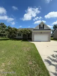 277 Laurie Ellis Road, Winterville, NC 28590 — 4-bedroom home in Barefoot Landing, Winterville, NC, photo 1 of 26: IMG_2617
