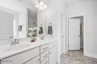 100 Shoal Lane, New Bern, NC 28562 — 3-bedroom home in Belle Oaks, New Bern, NC, photo 19 of 23: Master Bath