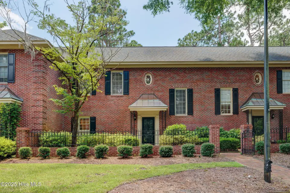 1914 Colleton Court, Wilmington, NC 28403 — 2-bedroom condo in Drayton Square, Wilmington, NC, photo 1 of 1: Front Exterior