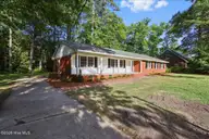1907 Sedgefield Drive, Kinston, NC 28504 — 4-bedroom home in Sedgefield Forest, Kinston, NC, photo 3 of 34: 03-1907 Sedgefield Dr-3