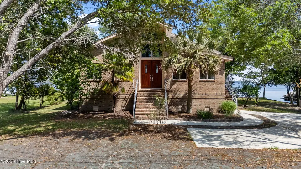401 Harbor Drive, New Bern, NC 28560 — 2-bedroom waterfront home in Harbor Point, New Bern, NC, photo 1 of 55: 47-web-or-mls-DJI_20260414144342_0022_D