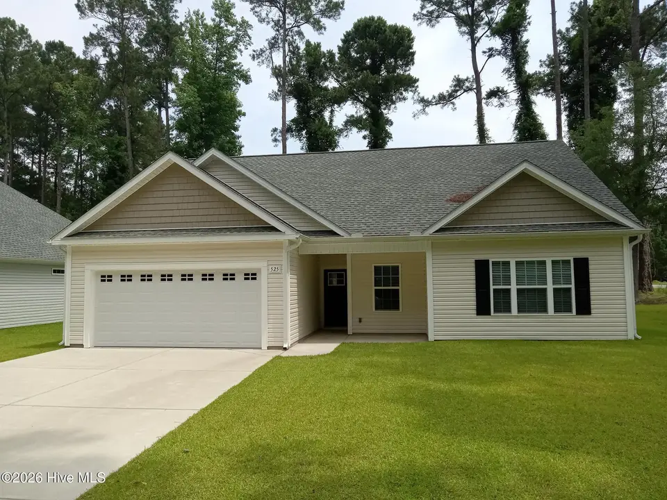 525 Vineland Drive, Whiteville, NC 28472 — 3-bedroom home in Runnymeade, Whiteville, NC, photo 1 of 26