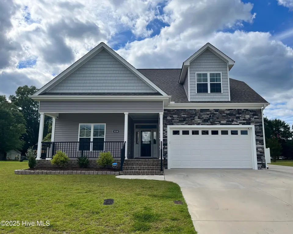 3218 School View Drive, Farmville, NC 27828 — 4-bedroom home in Dalton's Cove, Farmville, NC, photo 1 of 32: 3218SchoolViewDrPrimary