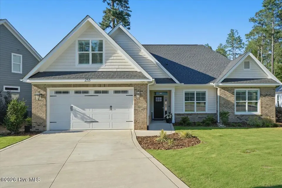 255 Luss Lane, Southern Pines, NC 28387 — 4-bedroom home in The Cottages at Midland, Southern Pines, NC, photo 1 of 37: Front of house