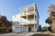 1704 Emerald Drive, Emerald Isle, NC 28594 — 4-bedroom waterfront home in Emerald Isle By The Sea, Emerald Isle, NC, photo 5 of 62: 1704 Emerald Drive
