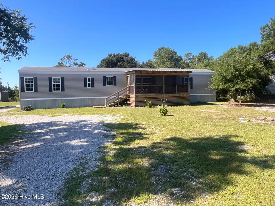 204 Diamond City Drive, Harkers Island, NC 28531 — 2-bedroom manufactured home in Earl Davis, Harkers Island, NC, photo 1 of 13: Front exterior