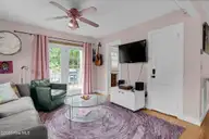606 Ivey Circle, Wilmington, NC 28401 — 1-bedroom home in Woodlawn, Wilmington, NC, photo 16 of 26: Living Room