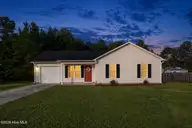 174 Ashbury Park Lane, Richlands, NC 28574 — 3-bedroom home in Ashbury Park, Richlands, NC, photo 2 of 43