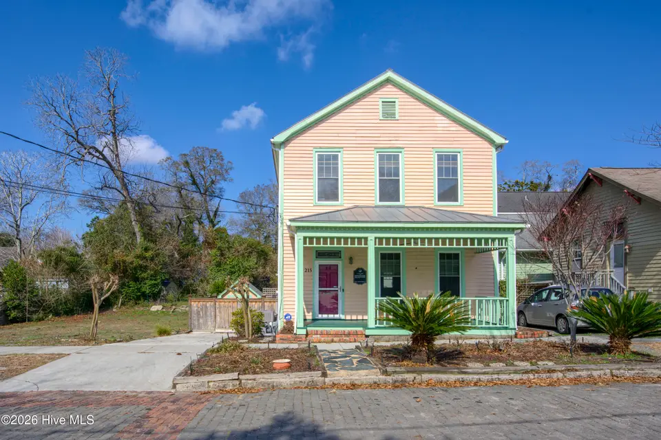 215 Queen Street, Wilmington, NC 28401 — 3-bedroom home in Dawson-Castle Street, Wilmington, NC, photo 1 of 28: 215 Queen St. - Exterior - Edited_7