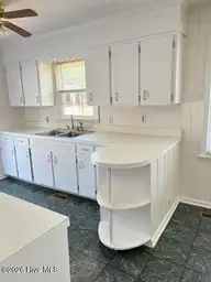 1307 Sunset Avenue, Tarboro, NC 27886 — 2-bedroom home, Tarboro, NC, photo 8 of 16: 1307 SUNSET AVE FT 5