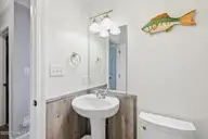 402 Penny Lane D, Morehead City, NC 28557 — 3-bedroom condo in Madisen Park, Morehead City, NC, photo 15 of 46: Secondary Full Bathroom