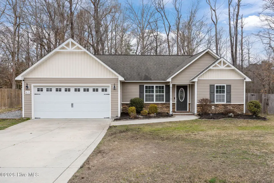 815 Little Roxy Court, Jacksonville, NC 28540 — 3-bedroom home in Thompson Farms, Jacksonville, NC, photo 1 of 48: 1-web-or-mls-815 Little Roxy Ct. 86