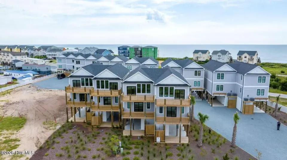 124 Shell Road, Surf City, NC 28445 — 3-bedroom waterfront townhome in Dune Ridge, Surf City, NC, photo 1 of 33: 126 Shell Rd - Dune Ridge Photo 3