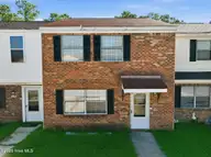206 Myrtlewood Circle, Jacksonville, NC 28546 — 3-bedroom townhome in Country Club Villas, Jacksonville, NC, photo 1 of 3
