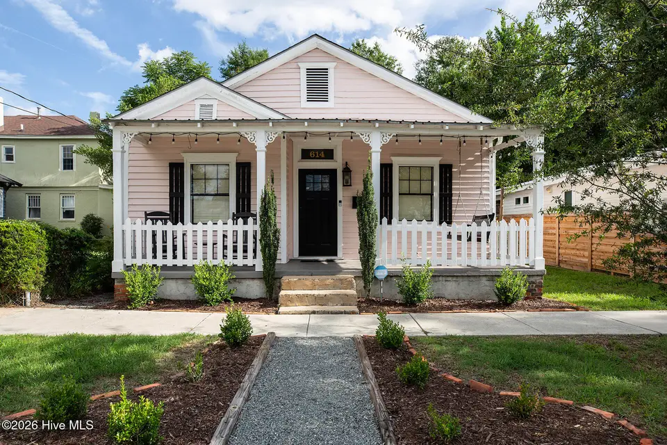 614 Queen Street, Wilmington, NC 28401 — 3-bedroom home in Dawson-Castle Street, Wilmington, NC, photo 1 of 42
