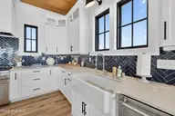 1423 N Shore Drive, Surf City, NC 28445 — 5-bedroom waterfront home in Del Mar Beach, Surf City, NC, photo 21 of 75: 1423NShoreDriveInteriors-42