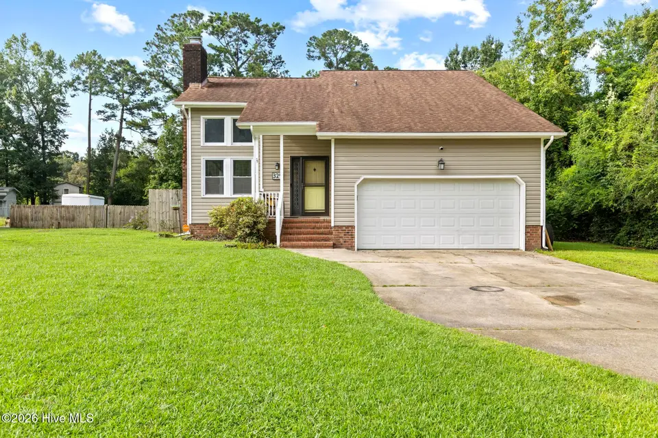 329 Southwest Drive, Jacksonville, NC 28540 — 3-bedroom home in Beech Tree Hollow, Jacksonville, NC, photo 1 of 30