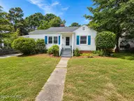 9 E Bayshore Boulevard, Jacksonville, NC 28540 — 2-bedroom home in Bayshore Estates, Jacksonville, NC, photo 1 of 10