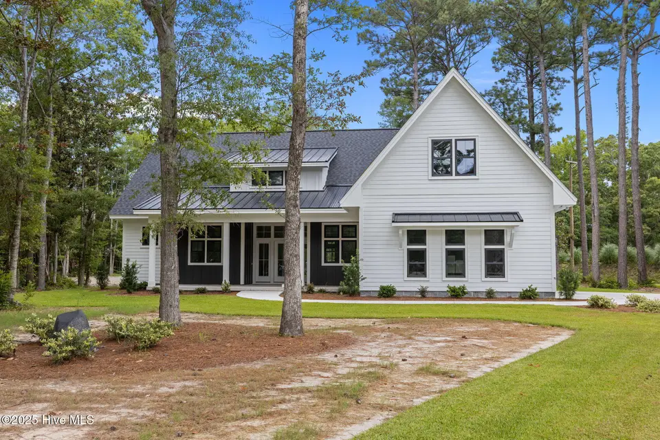139 Indian Trail, Beaufort, NC 28516 — 3-bedroom home in Indian Trace, Beaufort, NC, photo 1 of 57: 3-web-or-mls-1S3A3041