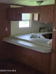 708 Elma Drive, Kinston, NC 28501 — manufactured home, Kinston, NC, photo 5 of 12: Breakfast Bar