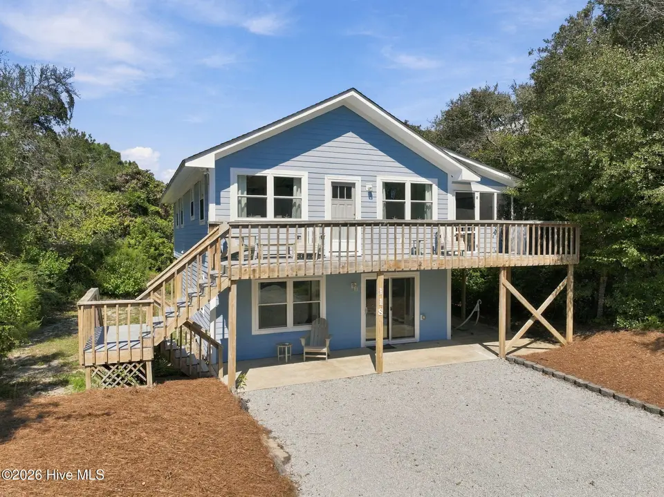 118 Periwinkle Drive, Emerald Isle, NC 28594 — 3-bedroom home in Shell Cove, Emerald Isle, NC, photo 1 of 39: 118 Periwinkle Drive