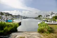 2016 N New River Drive, Surf City, NC 28445 — 4-bedroom waterfront home in Old Settlers Beach, Surf City, NC, photo 15 of 56