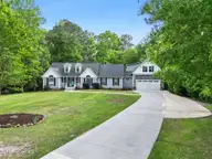 419 Riverside Lane, Stella, NC 28582 — 4-bedroom waterfront home in Riverside Plant, Stella, NC, photo 2 of 36: driveway