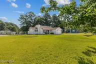 408 Bluegrass Circle, Jacksonville, NC 28546 — 4-bedroom home in Horse Creek Farms, Jacksonville, NC, photo 2 of 26