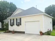 111 Canebrake Drive, New Bern, NC 28562 — 2-bedroom waterfront home in River Bend, New Bern, NC, photo 6 of 44