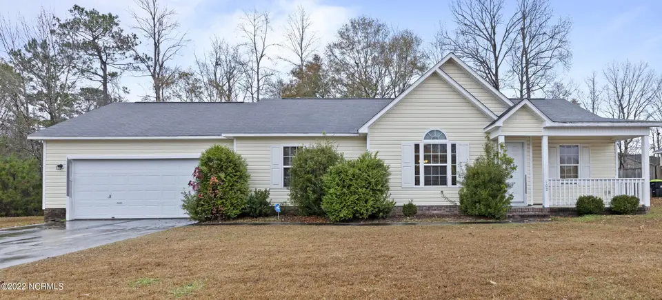 102 Crystal Stone Way, Jacksonville, NC 28546 — 3-bedroom home in Brookstone, Jacksonville, NC, photo 1 of 21