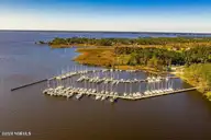 922 Crooked Creek Drive, New Bern, NC 28560 — 3-bedroom home in Fairfield Harbour, New Bern, NC, photo 6 of 12: FFH PIC6