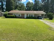 2915 Monroe Drive, New Bern, NC 28562 — 3-bedroom home in Southgate, New Bern, NC, photo 1 of 19: IMG_1036