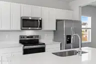 612 S Squires Run Lane, Richlands, NC 28574 — 4-bedroom home in Squires Run Village, Richlands, NC, photo 17 of 56: Kitchen