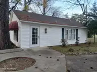 101 W Highland Avenue, Kinston, NC 28501 — 4-bedroom home, Kinston, NC, photo 11 of 23: 101A W Highland Av salon front 20240317